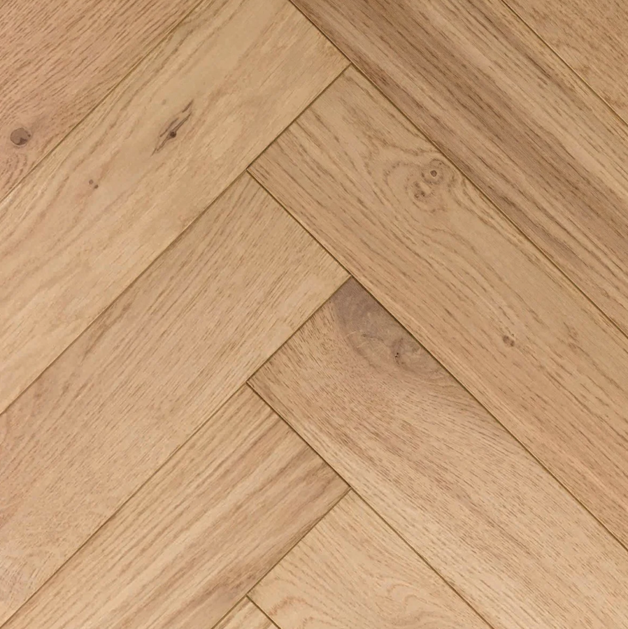 Dýhovaná Drevená podlaha ALSAFLOOR HERRINGBONE Dub FONTAINEBLEAU P467 10MM V4 33 - rybia kosť – fotografia 1