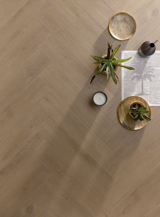 Laminátová podlaha ALSAFLOOR ELEGANT HERRINGBONE 511 KRAFT 8MM V4 AC5/33 - rybia kosť – fotografia 2